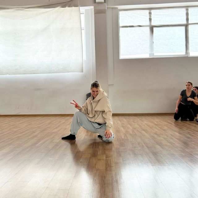 Kochani,
druga tura fotek z Zimowych Warsztatów Tanecznych😍
@gabriela.choros 
@huzarska.iza 
@diamondteam.pl ( @trickzfan @paulinakolano_ )
@katarzynalukowicz3 

 #agnieszkawojcikdziadosz #akademiatanca #primaakademiatanca #taniec #rzeszów #rzeszow #dance #showdance #jazzdance #moderndance #balet #acro #psychology #hiphop #acting #dream #followus #workshop #work #hardwork #education #danceeducation #fun #greattime #holiday #winter 🤩
